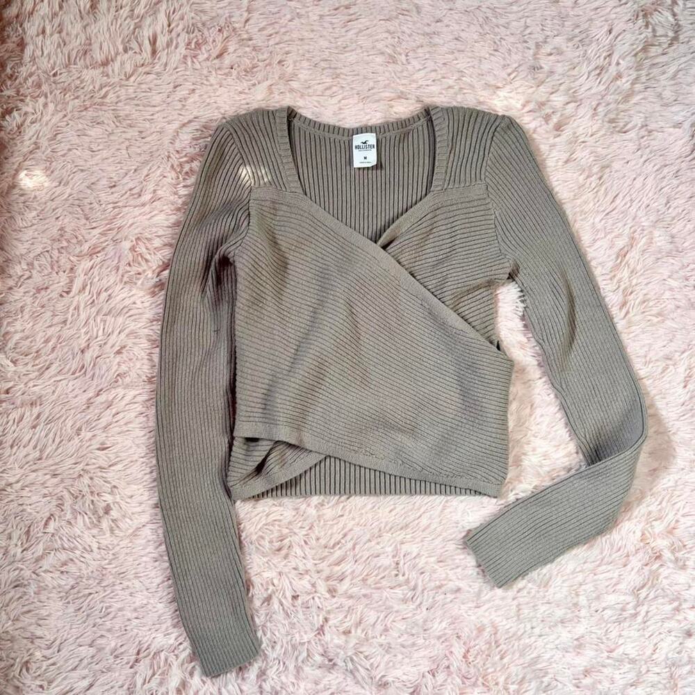 Hollister Y2K 2000s Preppy Coquette Balletcore Gray VNeck Wrap Rib Knit Crop Top